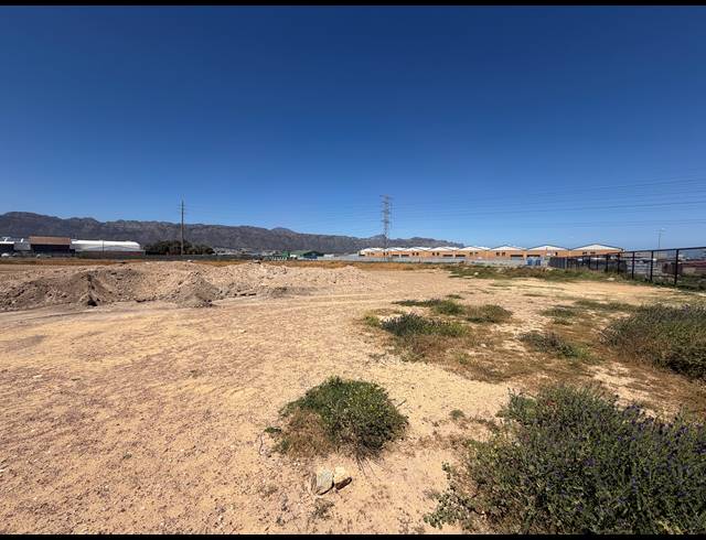 16,500M² WAREHOUSE TO LET IN STRAND INDUSTRIA